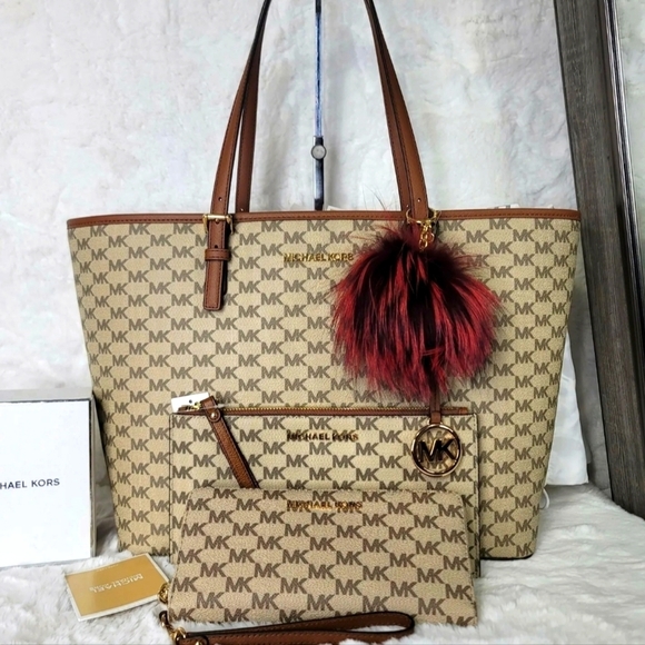 Michael Kors 4 SET Designer Signature Purse Bag Wallet Wristlet Pom NWT - Picture 11 of 11